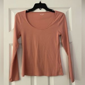 Scoop neck long sleeve top